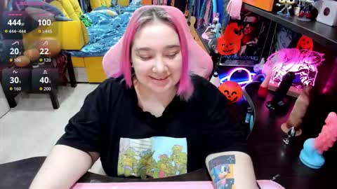 Snapshot of softie_sofy chatting on 10.26.25 Sofie online show from 10.26.25