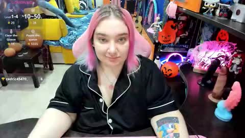 Snapshot of softie_sofy chatting on 10.30.25 Sofie online show from 10.30.25