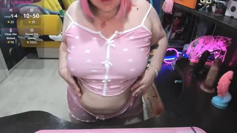 Snapshot of softie_sofy chatting on 11.06.25 Sofie online show from 11.06.25