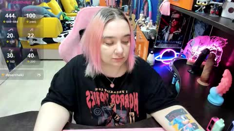 Snapshot of softie_sofy chatting on 11.13.25 Sofie online show from 11.13.25