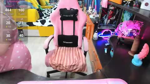 Snapshot of softie_sofy chatting on 11.14.25 Sofie online show from 11.14.25