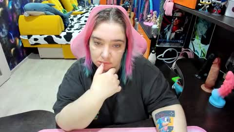 Snapshot of softie_sofy chatting on 11.25.25 Sofie online show from 11.25.25