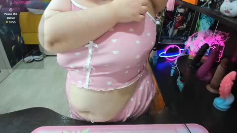 Snapshot of softie_sofy chatting on 12.18.25 Sofie online show from 12.18.25