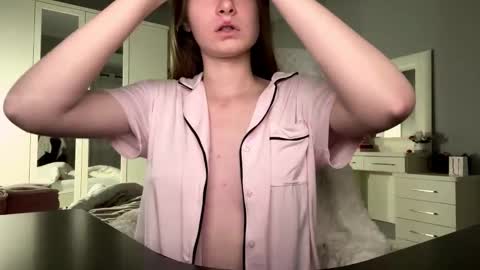 Snapshot of softlygirl chatting on 02.26.26 softlygirl online show from 02.26.26