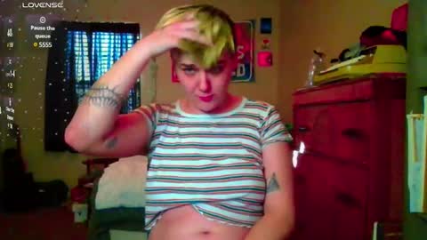 Snapshot of softtboyfriend chatting on 03.11.25 Day online show from 03.11.25