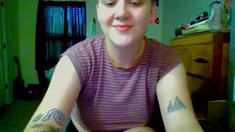 Snapshot of softtboyfriend chatting on 09.08.25 Day online show from 09.08.25