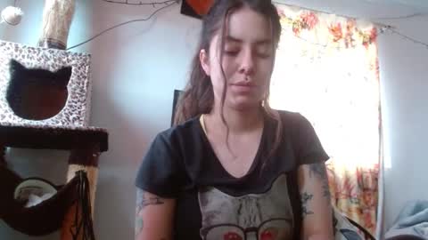 Snapshot of soka_lovers_04_ chatting on 11.18.25 Sofia online show from 11.18.25