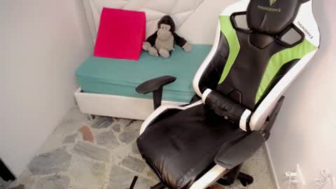 Snapshot of sombra_18 chatting on 06.19.26 ESTEBAN online show from 06.19.26