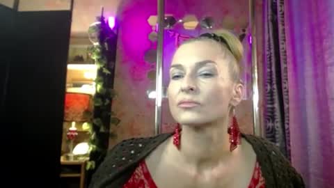 Snapshot of soniadance chatting on 05.18.26 Sonia online show from 05.18.26