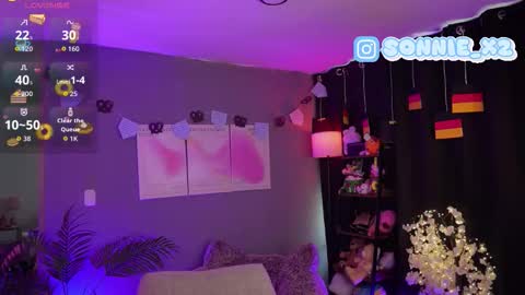 Snapshot of sonnie_mami chatting on 09.29.25 Sonnie online show from 09.29.25