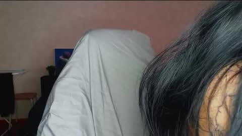 Snapshot of sonya_mikki chatting on 12.14.25 Sonya online show from 12.14.25