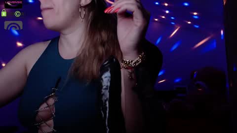 Snapshot of sonyadevon chatting on 12.28.24 Sonia online show from 12.28.24