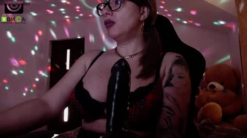 Snapshot of sonyadevon chatting on 01.26.25 Sonia online show from 01.26.25