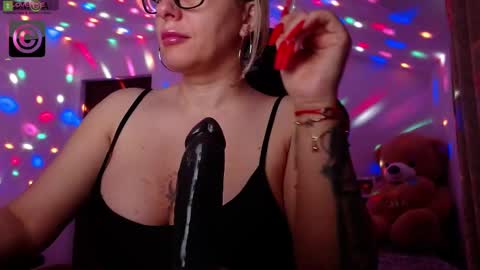 Snapshot of sonyadevon chatting on 03.05.25 Sonia online show from 03.05.25