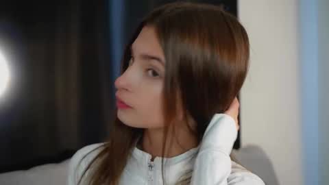 Eva 3 online show from 10.15.25