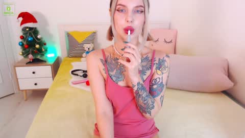 Snapshot of sonyalime chatting on 12.14.24 Sonya Lime online show from 12.14.24