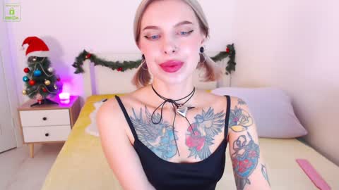 Snapshot of sonyalime chatting on 12.17.24 Sonya Lime online show from 12.17.24