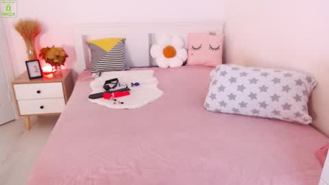 Snapshot of sonyalime chatting on 11.29.25 Sonya Lime online show from 11.29.25