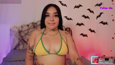 Snapshot of soofii_james chatting on 10.27.25 sofi online show from 10.27.25