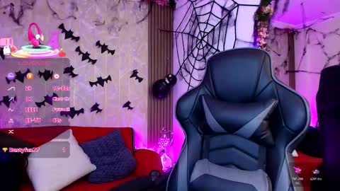 Snapshot of sophi_gray chatting on 10.31.25 Shophi online show from 10.31.25