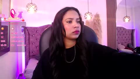 Snapshot of sophi_gray chatting on 12.14.25 Shophi online show from 12.14.25