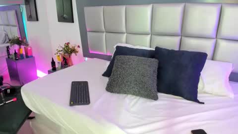 sophi Leone online show from 02.03.26