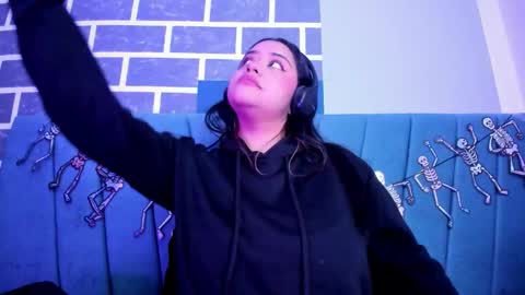 Snapshot of sophi_moon1 chatting on 10.20.25 Sofia online show from 10.20.25