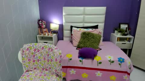 Snapshot of sophia_abad7 chatting on 11.15.25 Sophia online show from 11.15.25