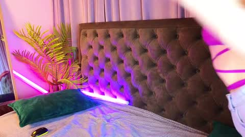 Snapshot of sophia_dreamy chatting on 12.21.24 Sophia online show from 12.21.24