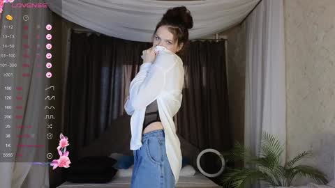 Snapshot of sophia_dreamy chatting on 01.06.25 Sophia online show from 01.06.25