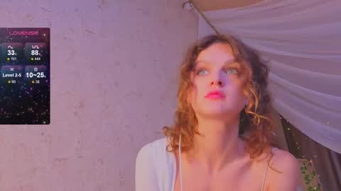 Snapshot of sophia_dreamy chatting on 09.25.25 Sophia online show from 09.25.25