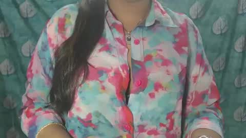 Snapshot of sophia_indian chatting on 02.01.25 Sophia Tamil online show from 02.01.25