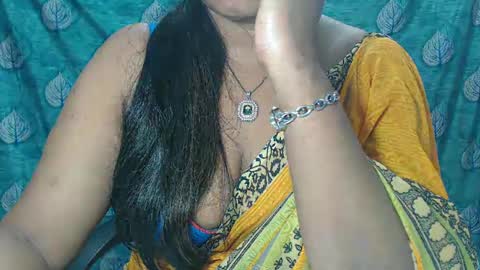 Snapshot of sophia_indian chatting on 02.13.25 Sophia Tamil online show from 02.13.25
