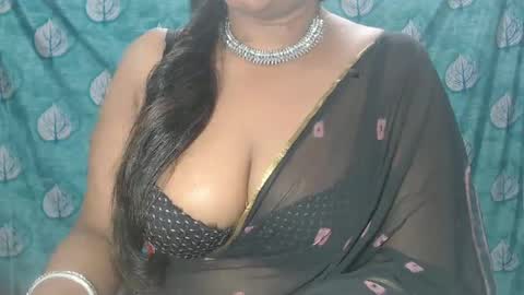 Snapshot of sophia_indian chatting on 02.18.25 Sophia Tamil online show from 02.18.25