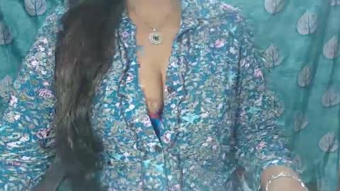 Snapshot of sophia_indian chatting on 03.07.25 Sophia Tamil online show from 03.07.25