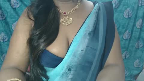 Snapshot of sophia_indian chatting on 03.08.25 Sophia Tamil online show from 03.08.25