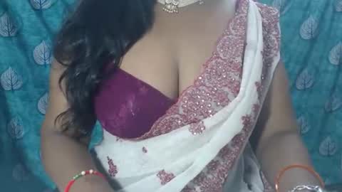 Snapshot of sophia_indian chatting on 09.09.25 Sophia Tamil online show from 09.09.25