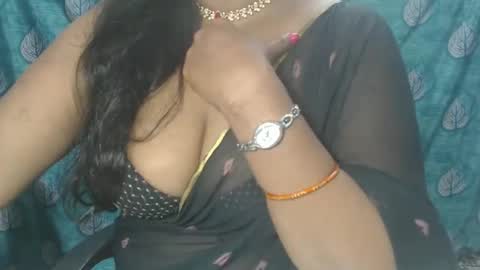 Snapshot of sophia_indian chatting on 09.11.25 Sophia Tamil online show from 09.11.25