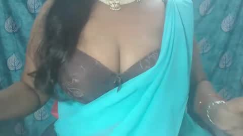 Snapshot of sophia_indian chatting on 09.15.25 Sophia Tamil online show from 09.15.25