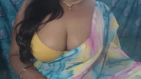 Snapshot of sophia_indian chatting on 10.11.25 Sophia Tamil online show from 10.11.25