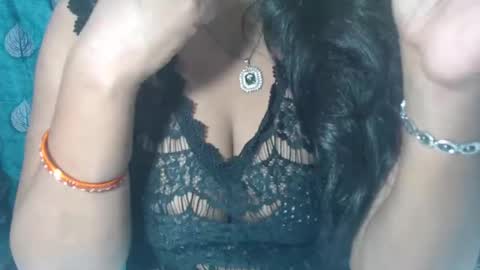 Snapshot of sophia_indian chatting on 10.15.25 Sophia Tamil online show from 10.15.25