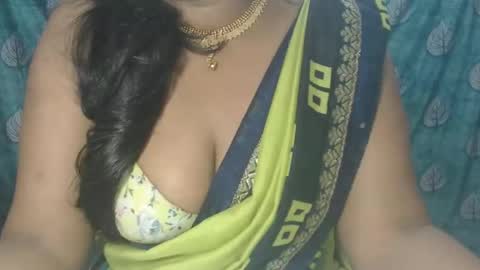 Snapshot of sophia_indian chatting on 10.30.25 Sophia Tamil online show from 10.30.25