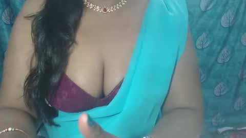 Snapshot of sophia_indian chatting on 11.11.25 Sophia Tamil online show from 11.11.25