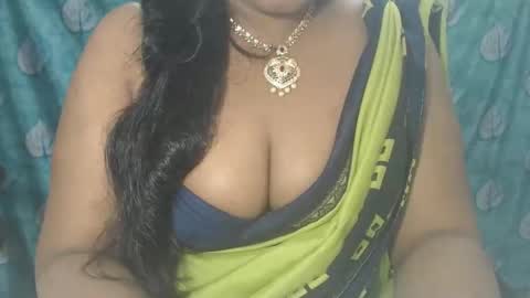 Snapshot of sophia_indian chatting on 12.15.25 Sophia Tamil online show from 12.15.25