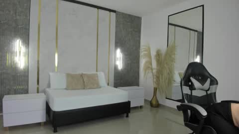 S O P H I A online show from 09.11.25