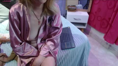 Snapshot of sophia_ny chatting on 01.10.25 SOPHIA online show from 01.10.25