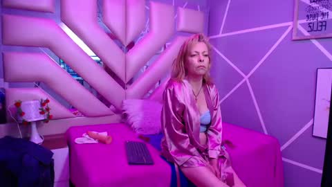 Snapshot of sophia_ny chatting on 02.18.25 SOPHIA online show from 02.18.25