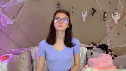 Snapshot of sophiaprove chatting on 10.24.25 SophiaProve online show from 10.24.25