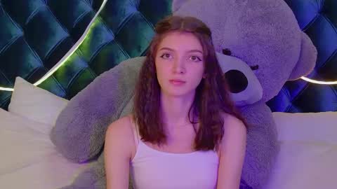 Snapshot of sophiaprove chatting on 11.17.25 SophiaProve online show from 11.17.25