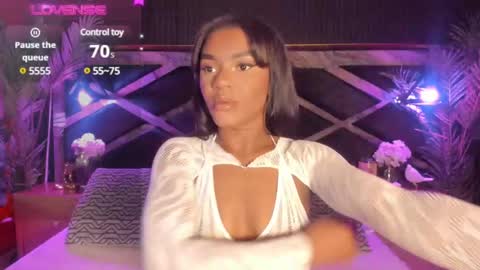 SophiaSmiths online show from 03.02.25